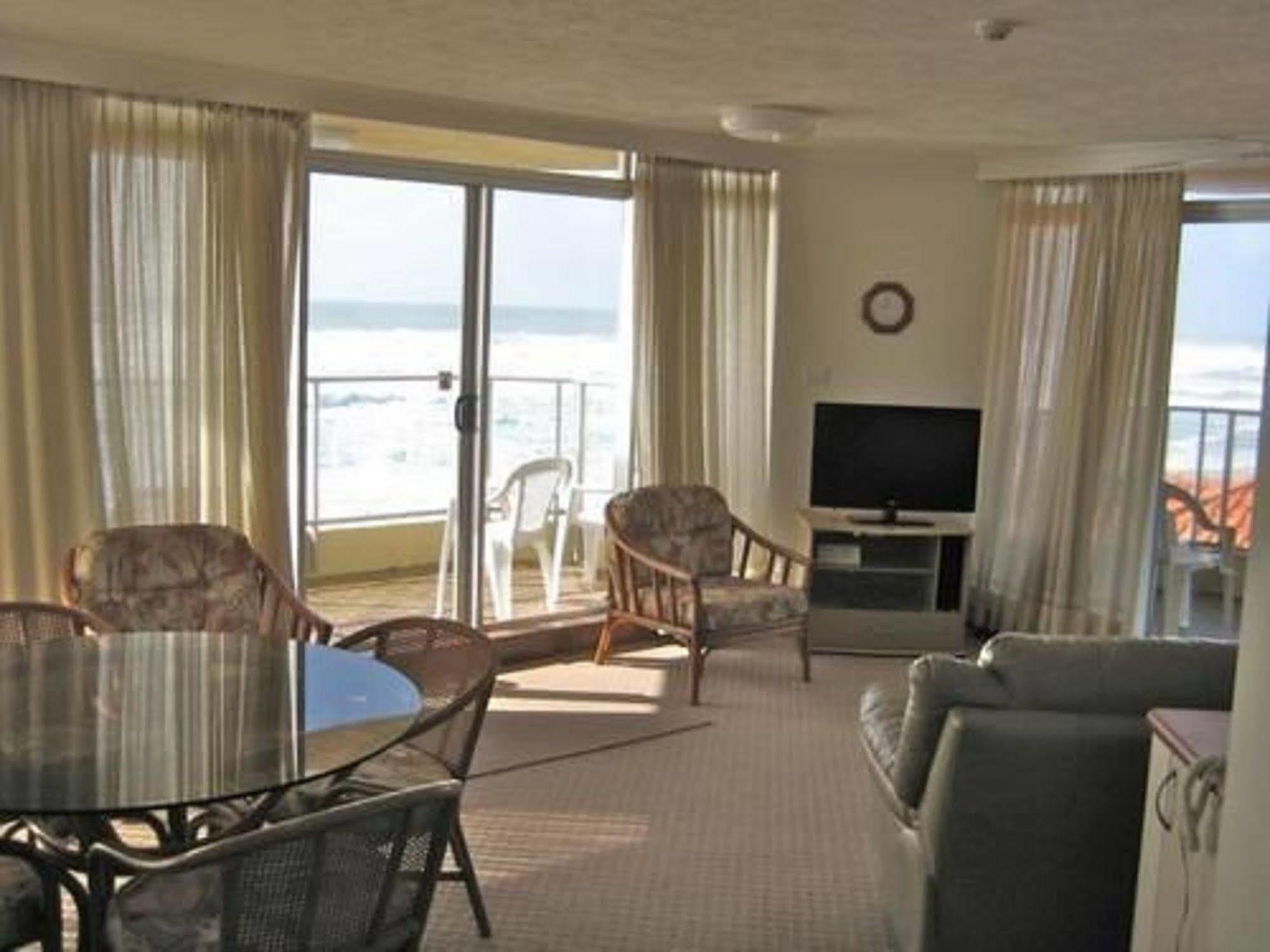 Foreshore Beachfront Apartments Гоулд Коуст Екстериор снимка