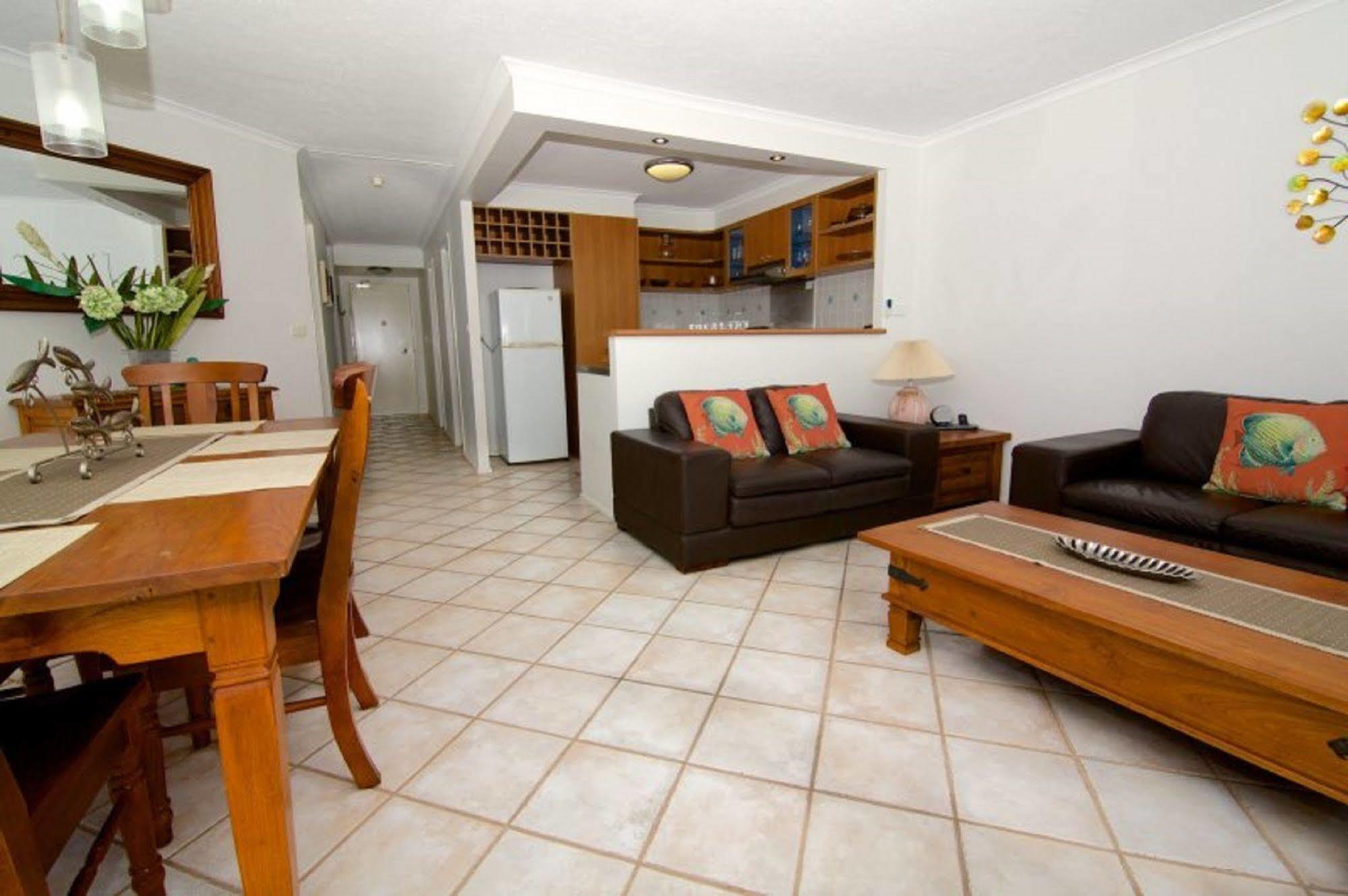 Foreshore Beachfront Apartments Гоулд Коуст Екстериор снимка