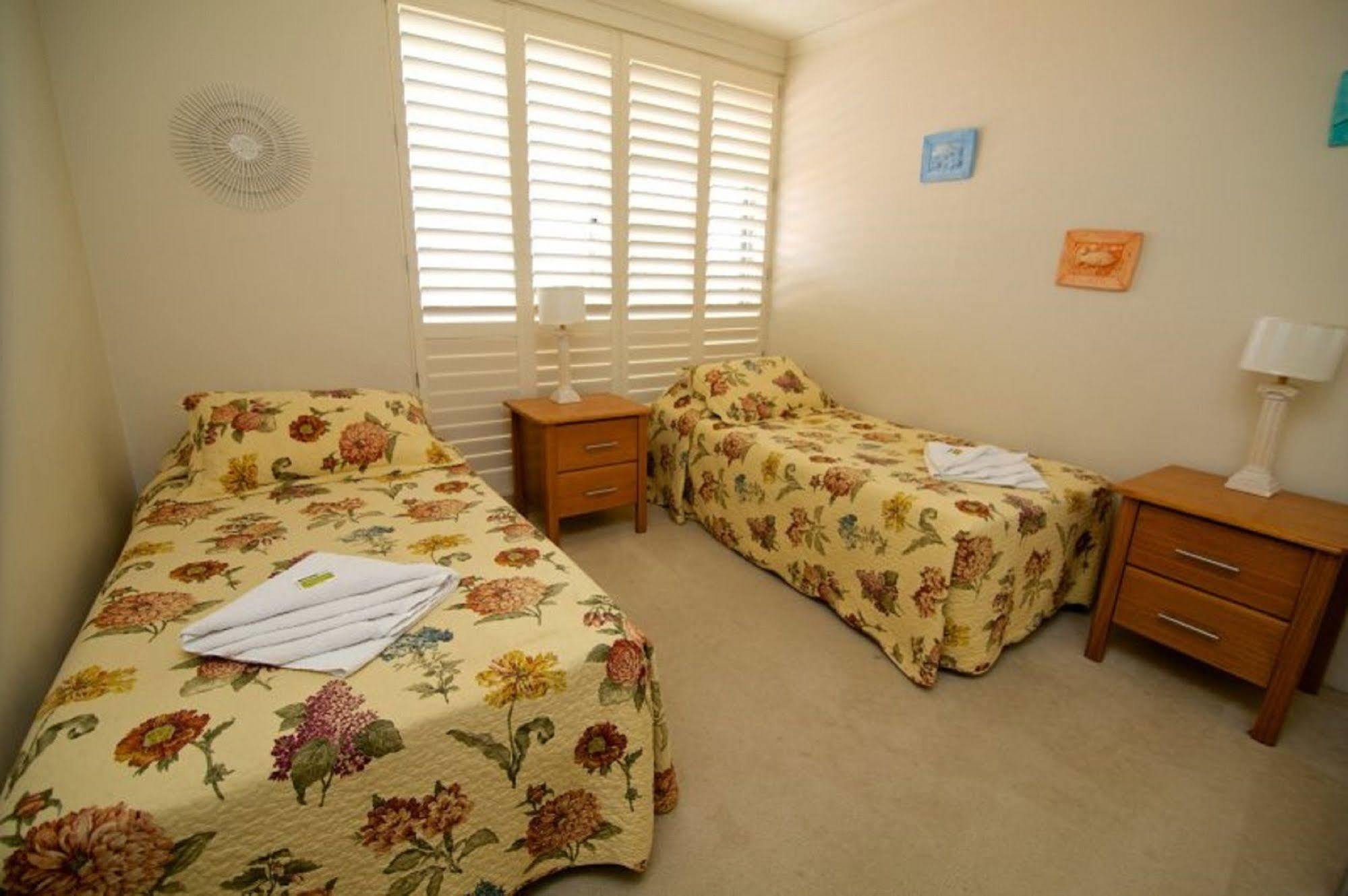 Foreshore Beachfront Apartments Гоулд Коуст Екстериор снимка